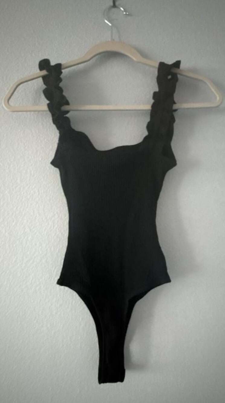Lulus Black Ribbed Ruffle Strap Bodysuit Size S - Picture 3 of 7